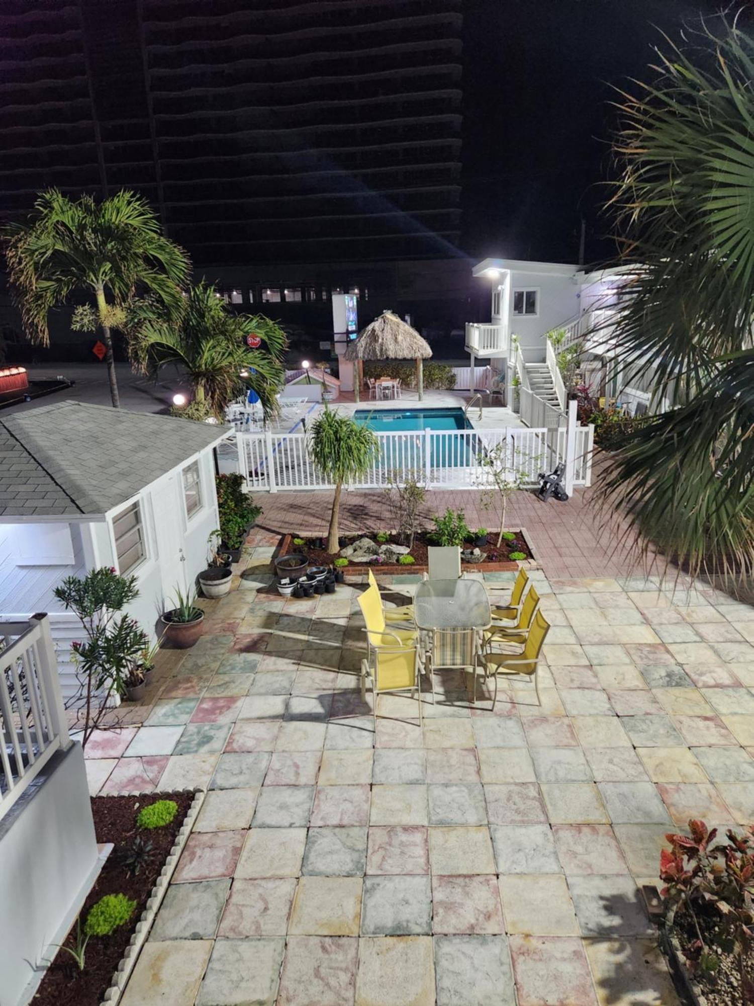 폼파노 비치 The Palms On Ocean 모텔 외부 사진